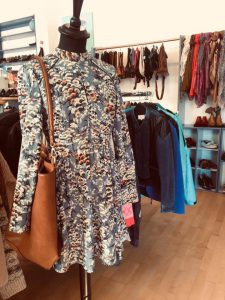Klamotte Weekend-Outfit #4 - Kleid Zara mit Shopper Mango